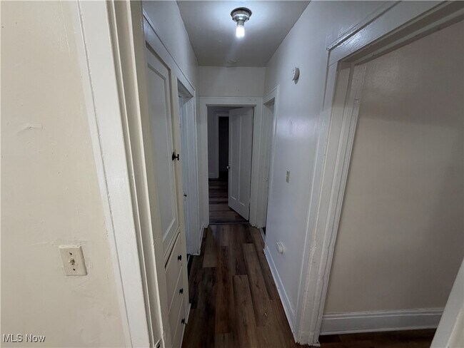 Photo - 924 Helmsdale Rd Unit 1/Down