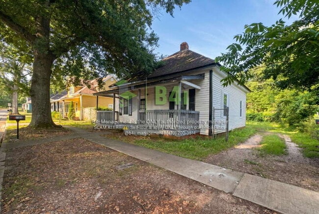 Photo - 108 International St