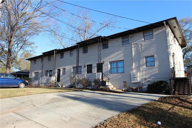 Building Photo - 514 Clover Dr Unit 5