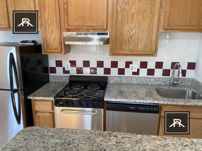 Building Photo - 3 bedroom in Charlestown MA 02135 Rental