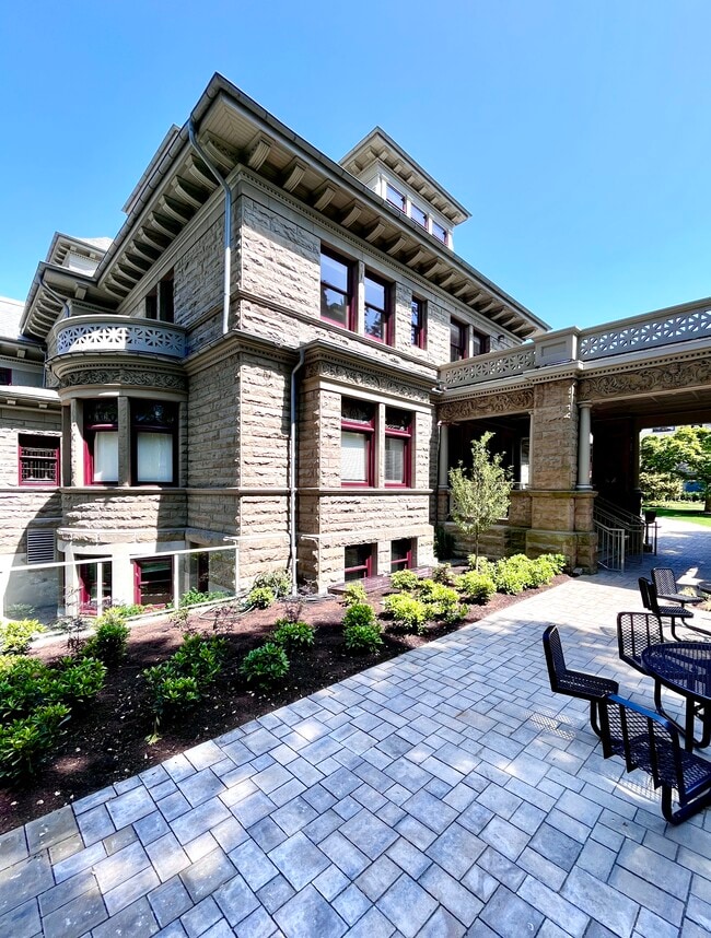 Building Photo - 1 Bedroom 1 Bath Unit 104