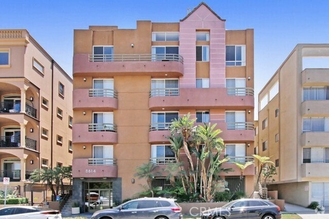 Building Photo - 8614 Burton Way Unit 305 Rental