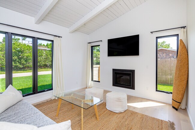 Photo - 147 Soundview Dr