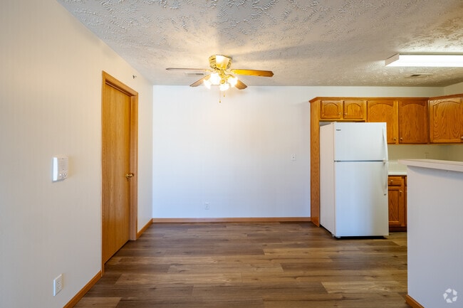 2BR, 2BA - 1,122SF - Dining Area