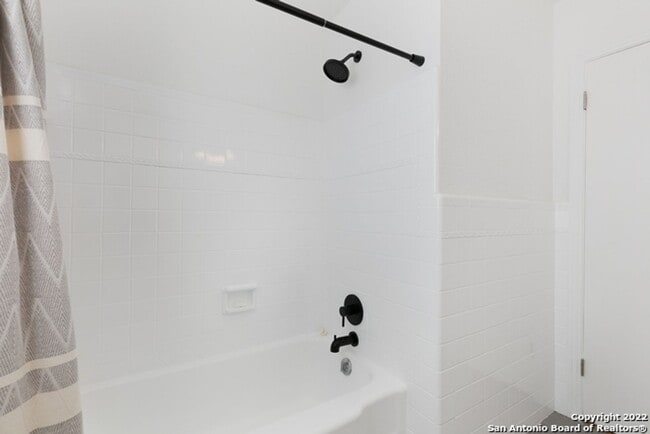 Photo - ~~COZY 3BD/2BA HOME! HIGHLANDS HIGH SCHOOL!!~~