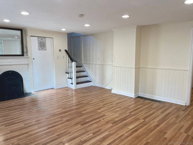 Photo - 694 Boston Post Rd