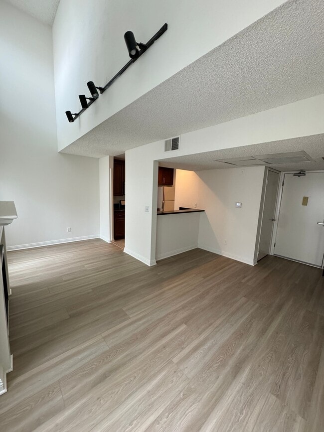 Photo - 10911 Rochester Ave Unidad 304