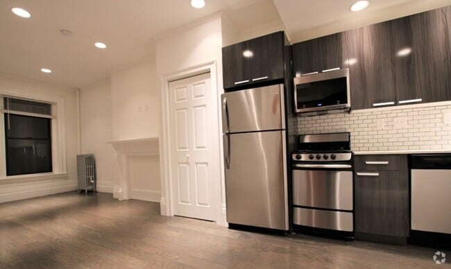 Building Photo - 270 Newbury St Unit 6 Rental