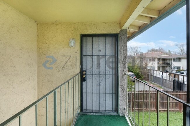 Photo - 4561 Ashcroft Ave