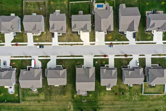 Building Photo - Fenced Yard, Zionsville Schools, Pet Friendly