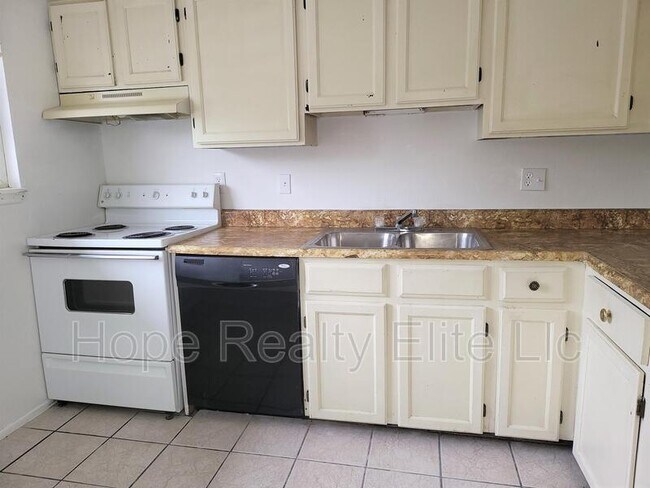 Photo - 2463 Astrozon Cir