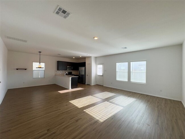 Photo - 512 Gabbro Gdns