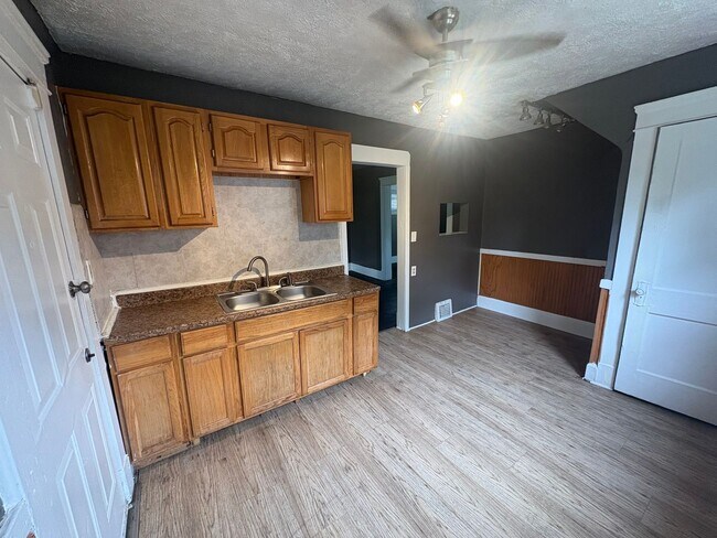 Photo - 14813 Alder Ave