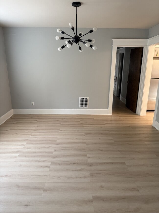620 Linden Ave Unit Upper