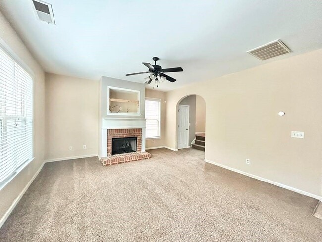 Photo - 64 Creighton Ln