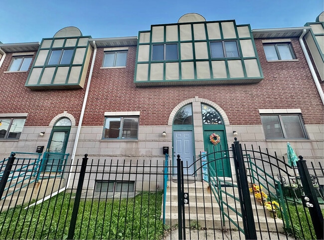Building Photo - 2037 W 35th St Rental