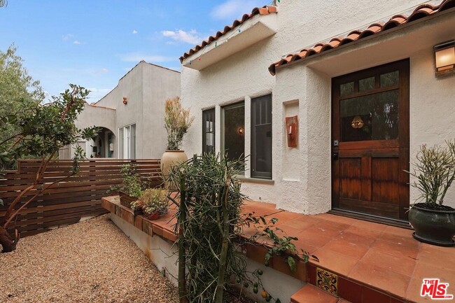 Photo - 228 Rennie Ave