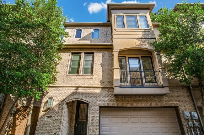 Contemporary 3 Bed in Oak Lawn • Amazing A... - Contemporary 3 Bed in Oak Lawn • Amazing A... Townhome