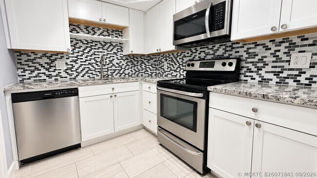 Building Photo - 1950 N Andrews Ave Unit 109D