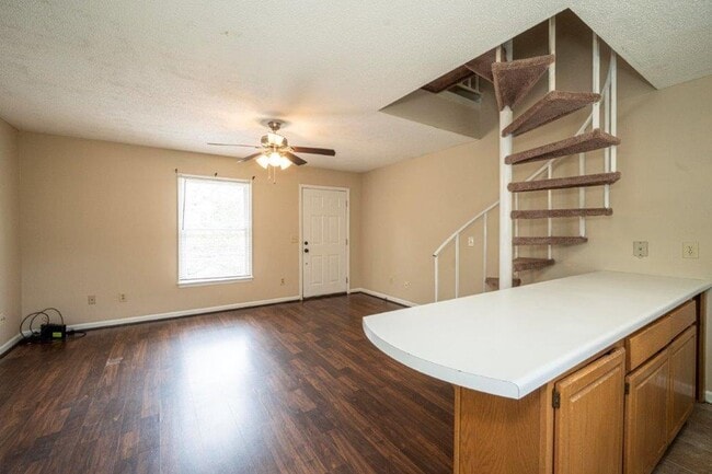 Photo - Courtyard Condominiums #08