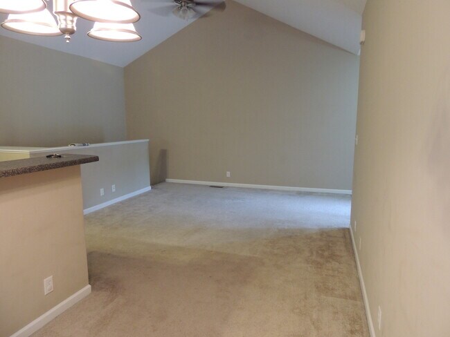 Photo - 3 bed, 2 bath, 2 car garage townhouse w/ b...