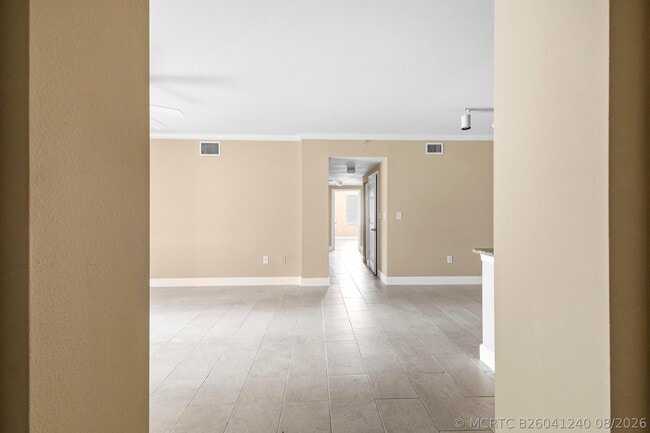 6450 Emerald Dunes Dr Unidad 103