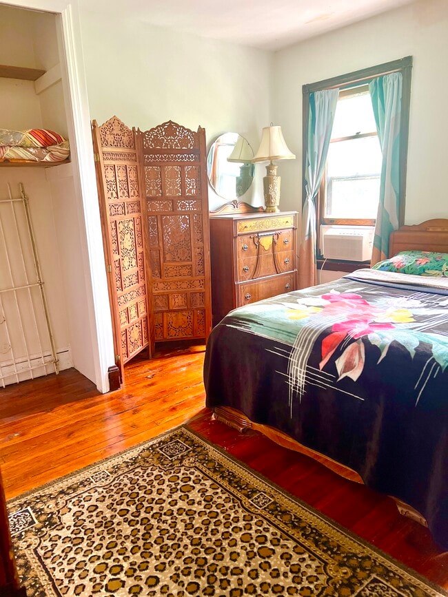 Building Photo - 817 E Girard Ave Rental