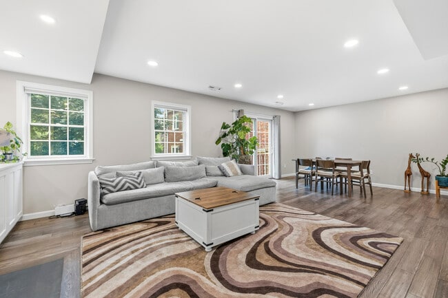 Photo - 4880 Chevy Chase Dr