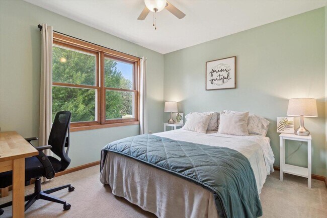 Photo - 178 Weybridge Dr