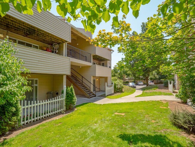 Building Photo - Life Just Got Better Come See For Yourself... Unit 16 Rental