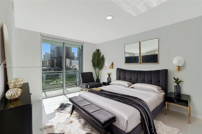 Photo - 90 SW 3rd St Unidad 1602