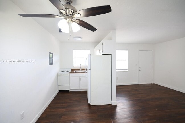 Building Photo - 7200 W 11th Ct Unit 6