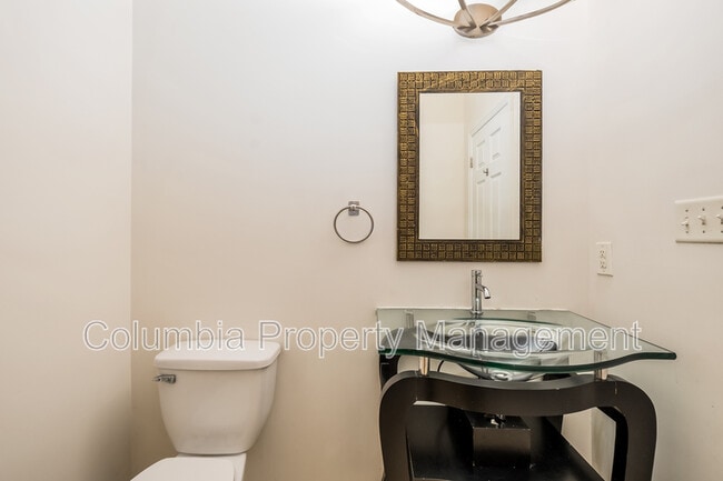 Photo - 2421 Franklin St NE