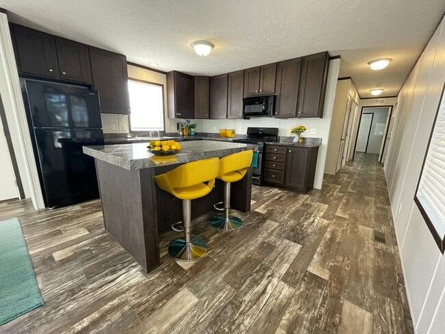 Photo - 15978 Villaire Ave