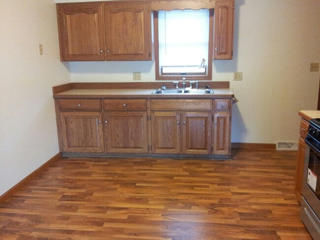 Photo - 423 W 2nd Pl