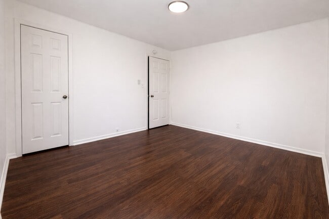 Photo - 209 W Alfred St