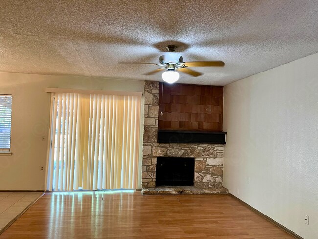 Photo - 5959 Oak Run St