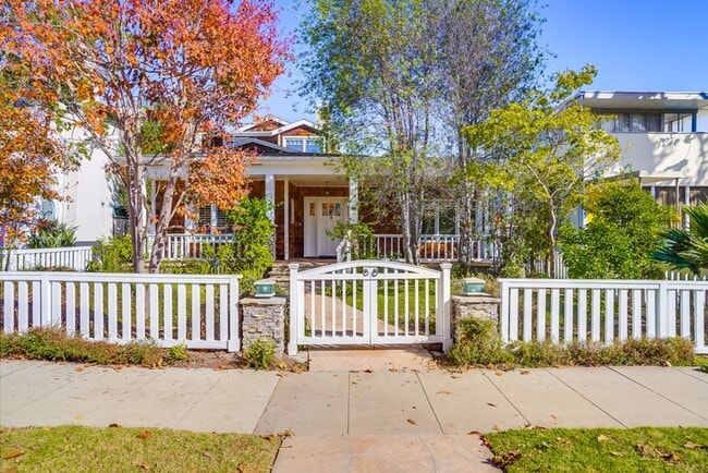 Building Photo - Beautiful 4 Bed/4 Bath Family Home w/pool Available Now!!