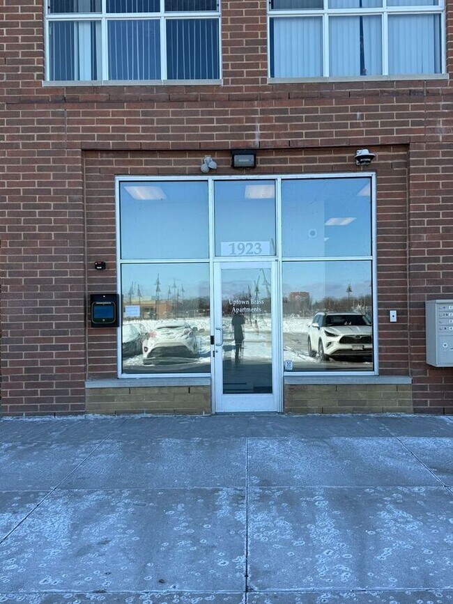 Photo - 1923 63rd St Unidad 301