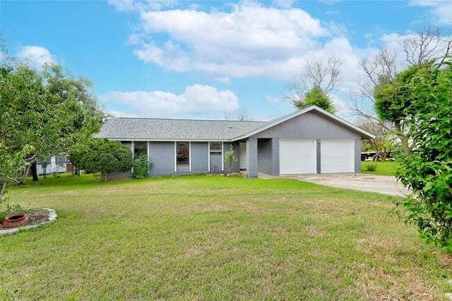 Photo - 820 Stadium Dr