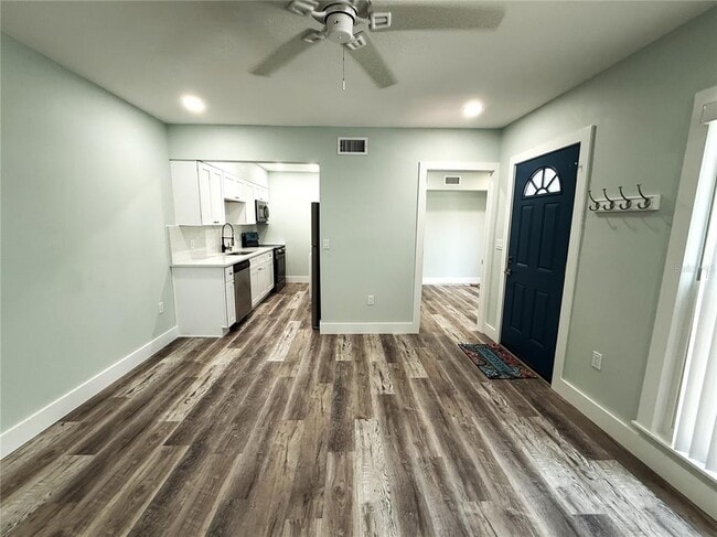 201 Medallion Blvd Unidad D