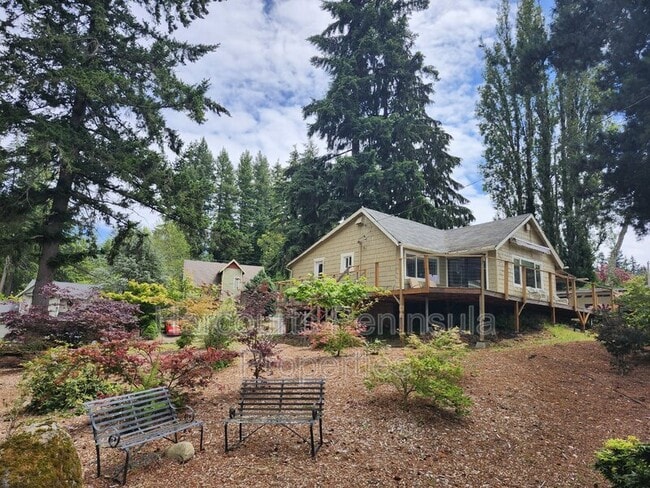 Photo - 3913 Harbel Dr NE