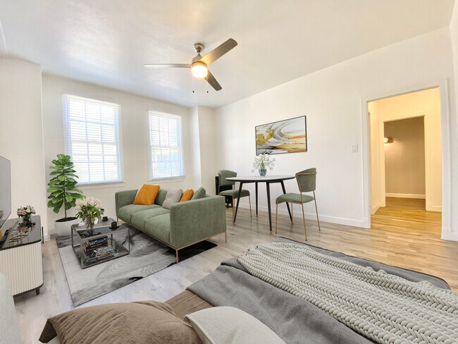 Building Photo - 2505 W 6th St Unit 107 Rental