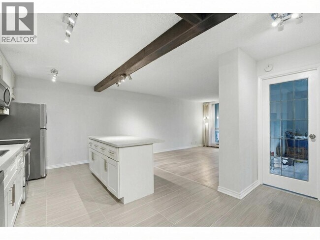 Photo - 2012 Fullerton Ave Unité 218