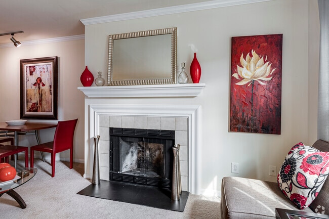 2BR, 2BA - 925SF - The Courts at Fair Oaks