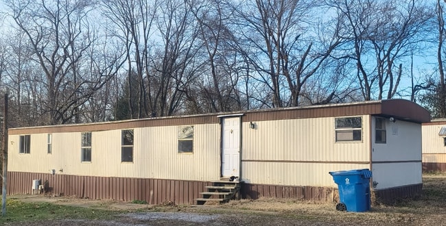 Building Photo - 615 S Bell St