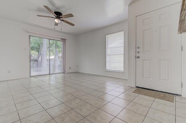Photo - 805 Sirocco Dr