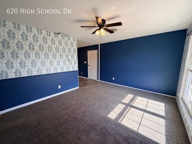 Photo - 620 High School Dr