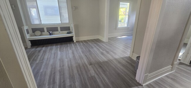 Photo - 915 W Main St