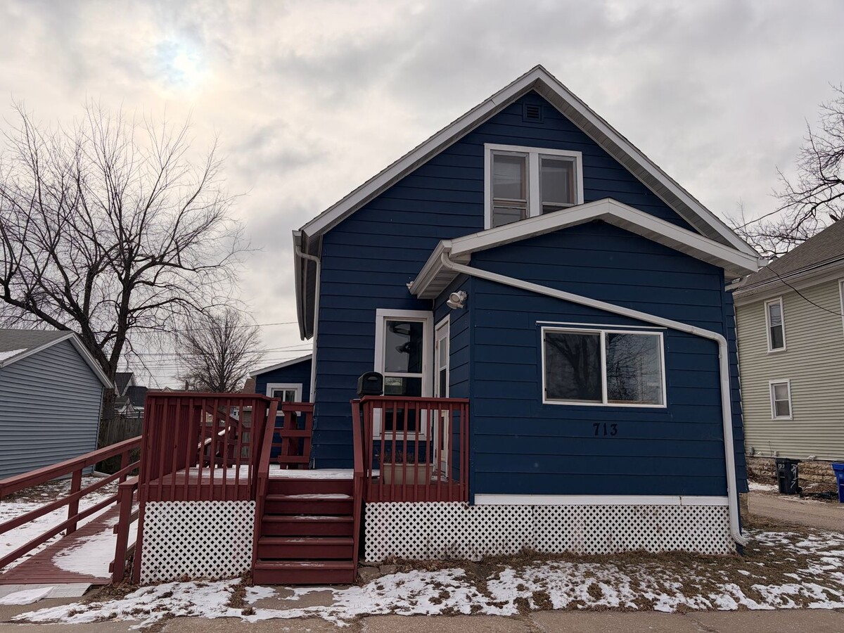 Accessible 2-Bedroom Home with Ramp and Reserved Parking! - Accessible 2-Bedroom Home with Ramp and Reserved Parking!
